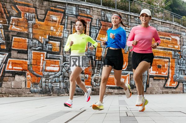 凤凰体育高清画质设置-3月23日北滨路15万人竞技2025重庆女子半马(图3)